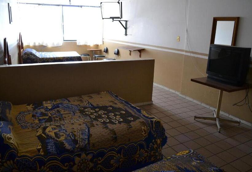 スタンダード４人部屋, Plaza Romo