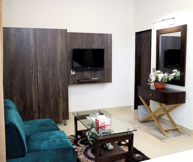 اتاق لوکس, Royalton Inn