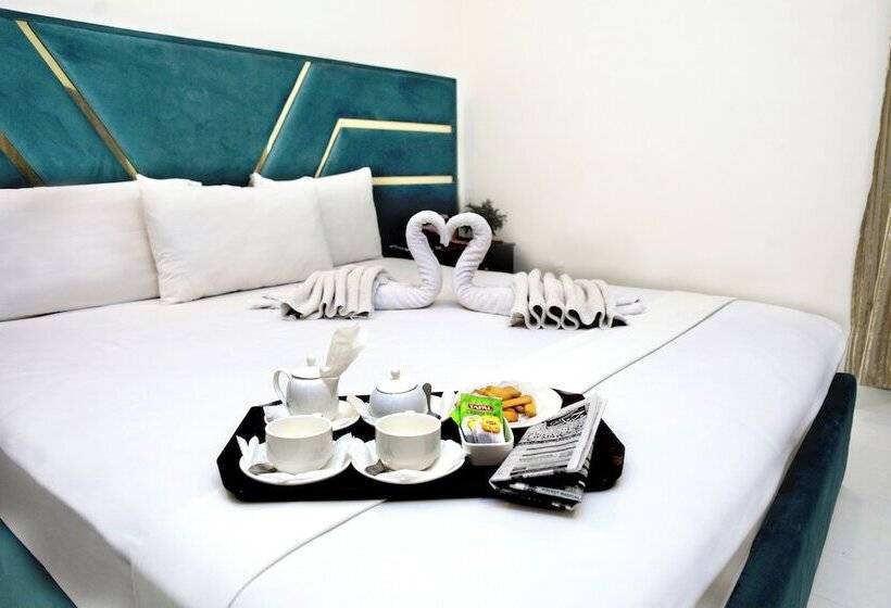 اتاق لوکس, Royalton Inn