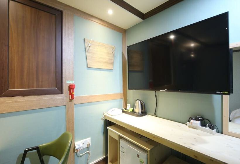 Habitació Estàndard, Subiztel