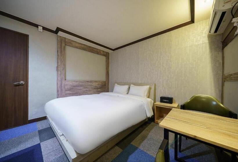 Habitació Estàndard, Subiztel