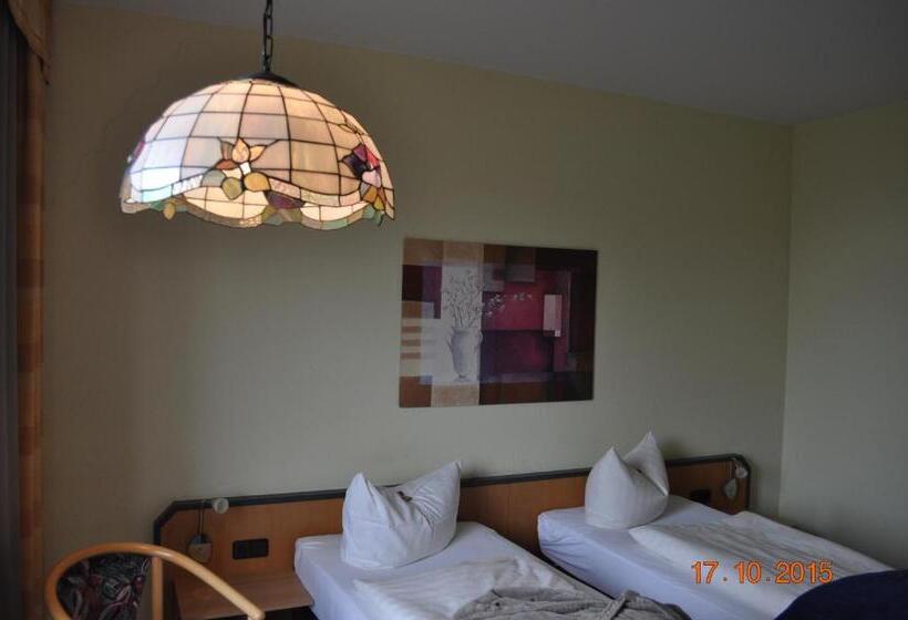 غرفة قياسية مزوَّدة بشُرفة, Turmhotel Schwedt