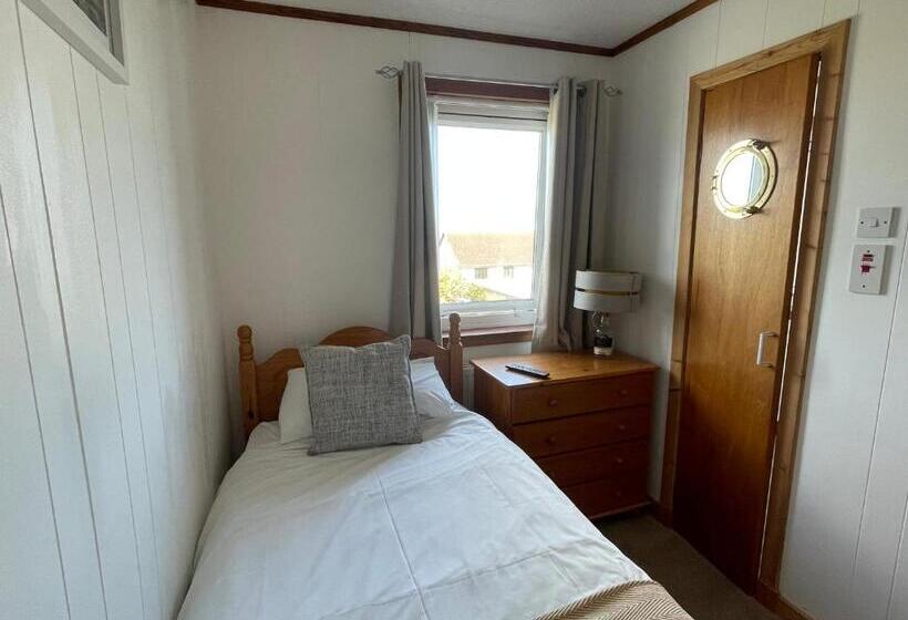 חדר יחיד בסיסי, Impala Guest House