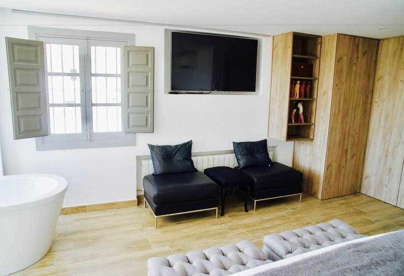 시니어 스위트, Lo Vela Zen