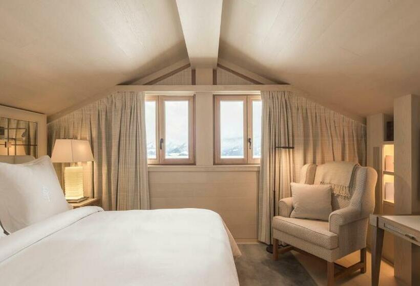 キングサイズベッドのスーペリアルーム, Four Seasons Hotel Megeve