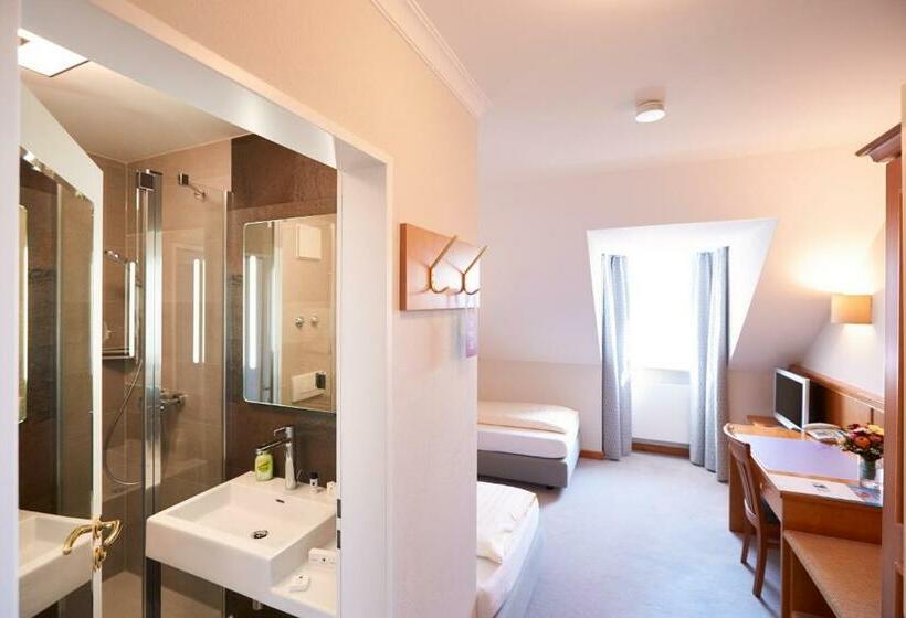 Quarto Estandar, Alter Wirt