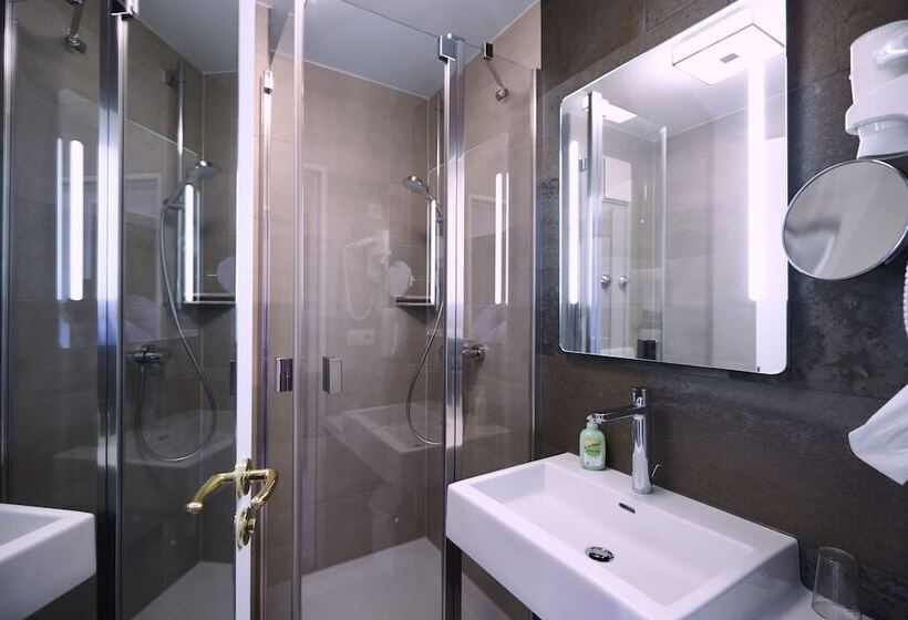 Quarto Estandar Individual, Alter Wirt