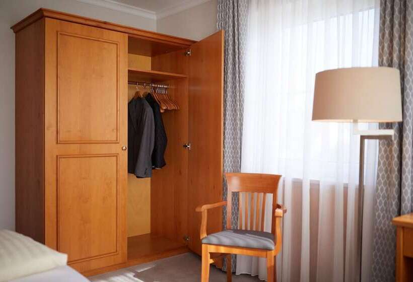 Quarto Estandar Individual, Alter Wirt