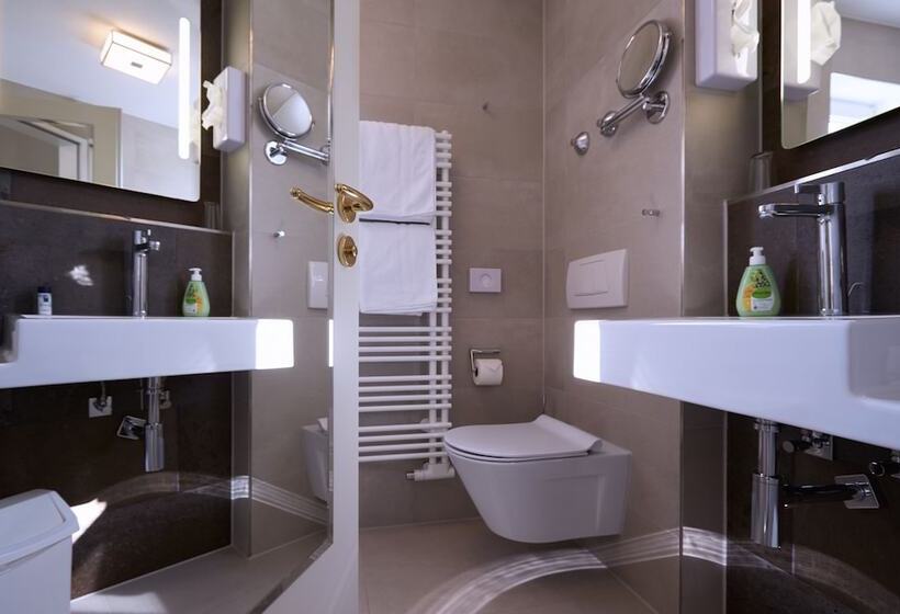 Quarto Familiar, Alter Wirt