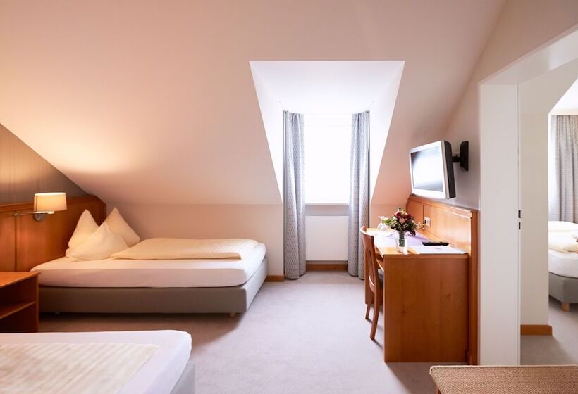 Quarto Familiar, Alter Wirt