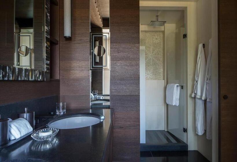 キングサイズベッドのジュニアスイート, Four Seasons Hotel Megeve