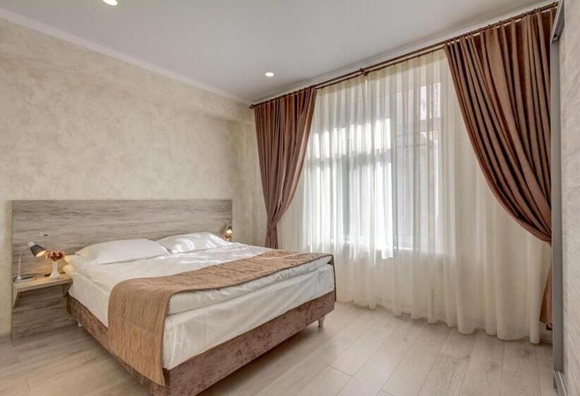 خانه 3 خوابه, Karagat