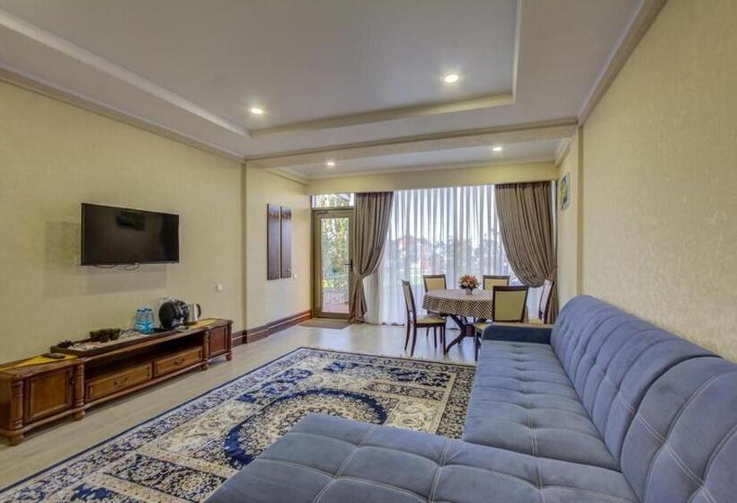 خانه 3 خوابه, Karagat