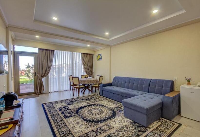 خانه 3 خوابه, Karagat