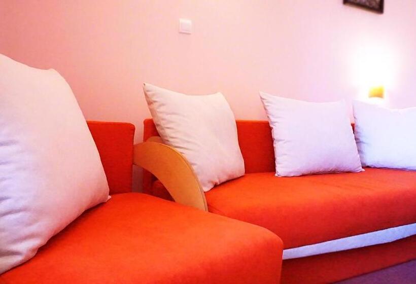 스탠다드 스튜디오, Restaurant Vodenitsata