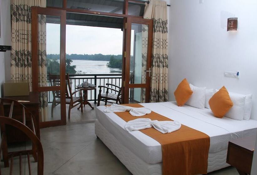 اتاق لوکس سه تخته, Sanu Lagoon Resort & Spa