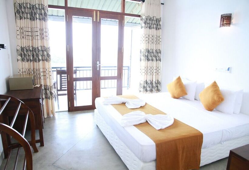 اتاق لوکس سه تخته, Sanu Lagoon Resort & Spa