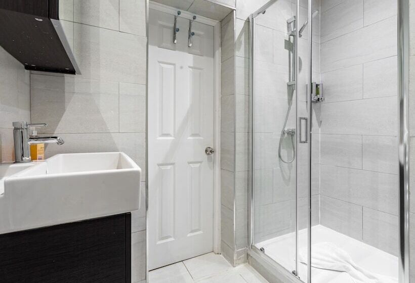 舒适三人间, Vilenza