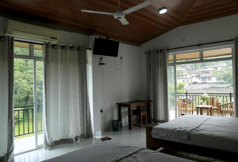 חדר לארבעה סטנדרטי עם מרפסת, Villa Dasuni