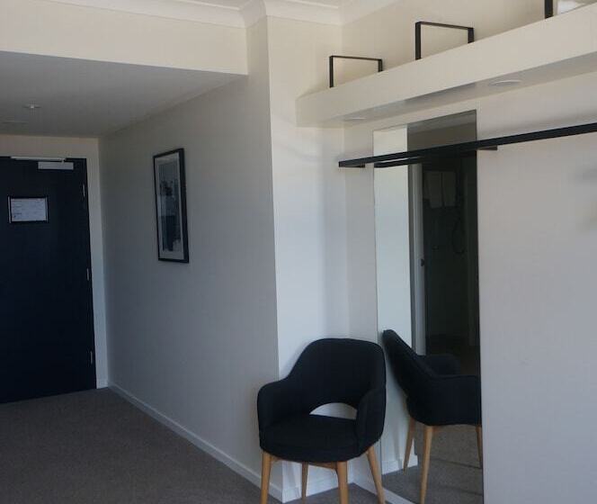 חדר סטנדרט, Woodroffe