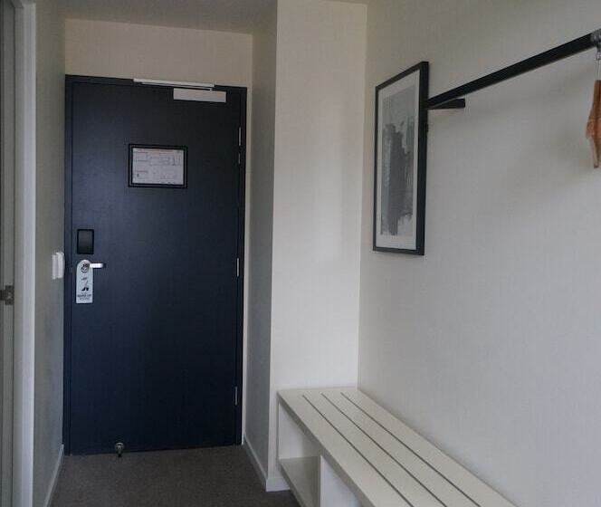 חדר סטנדרט, Woodroffe