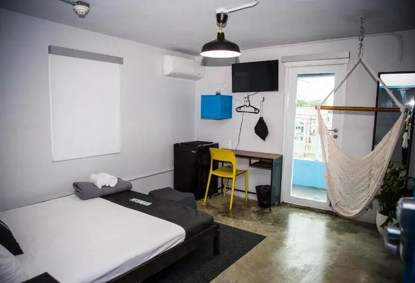اتاق استاندارد با بالکن و چشم‌انداز دریا, Nomada Urban Beach Hostel Calle Loiza