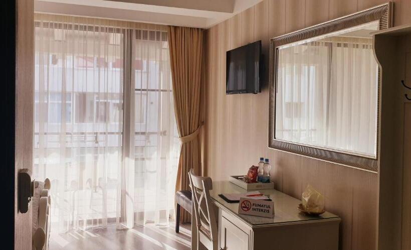 غرفة قياسية مزوَّدة بشُرفة, Romantic Boutique