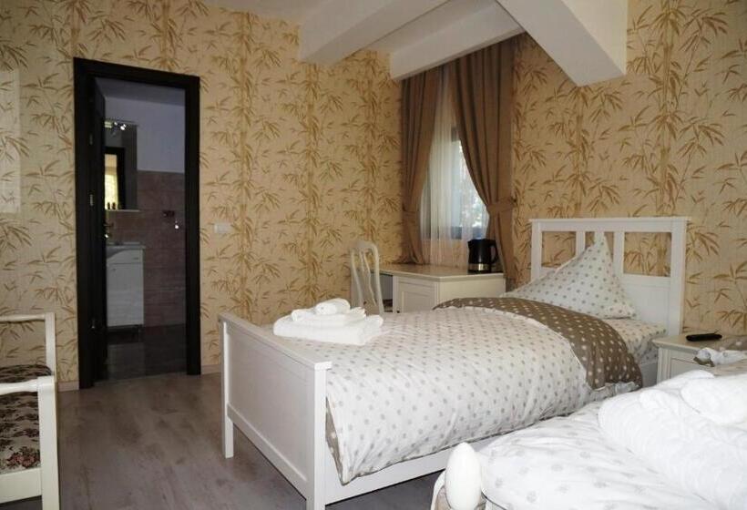 غرفة عائلية, Romantic Boutique