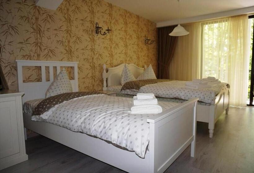 غرفة عائلية, Romantic Boutique