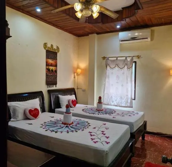 اتاق لوکس, Sakura Wood House