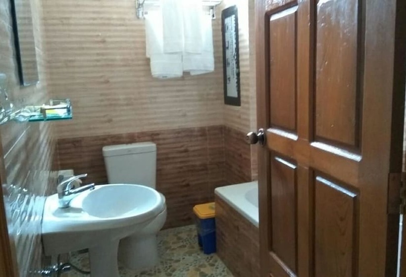 اتاق خانوادگی, Shwe Yone Minn