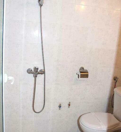 标准单人间, Trakia