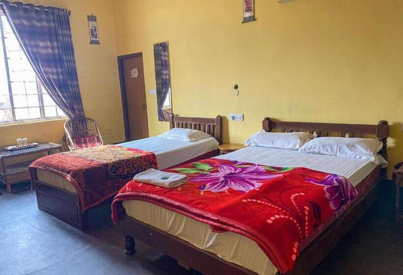 Pokój Basic Trzyosobowy, King Thai Hotel And Restaurant