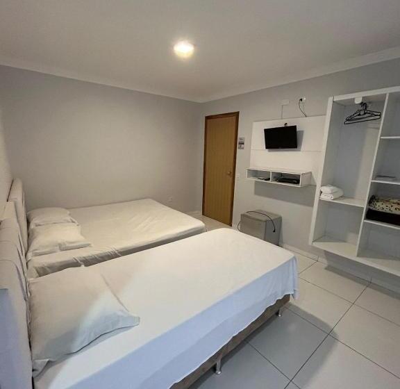 חדר סטנדרט לשלושה עם מרפסת, Vitória Hotel   Guaíra Pr