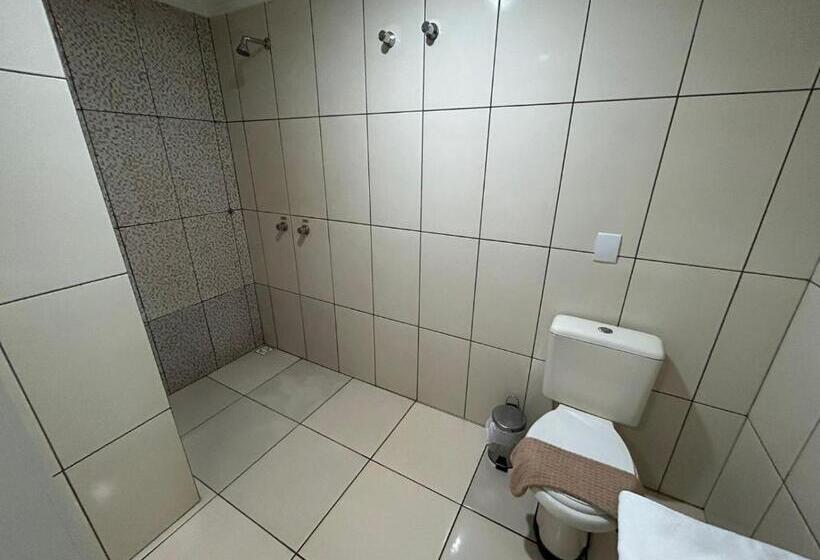 חדר סטנדרט מותאם לאדם עם מוגבלויות, Vitória Hotel   Guaíra Pr