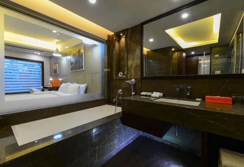 Люкс, Howard Johnson By Wyndham Kolkata Airport