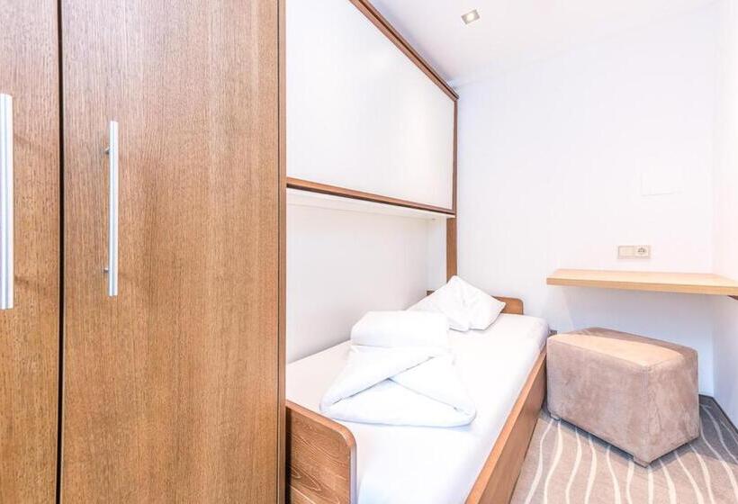 스탠다드 트리플 룸, Pension Restaurant Dorfalm