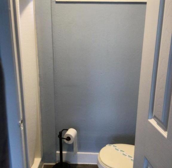 ベーシックトリプルルーム, Hitching Post Country Motel