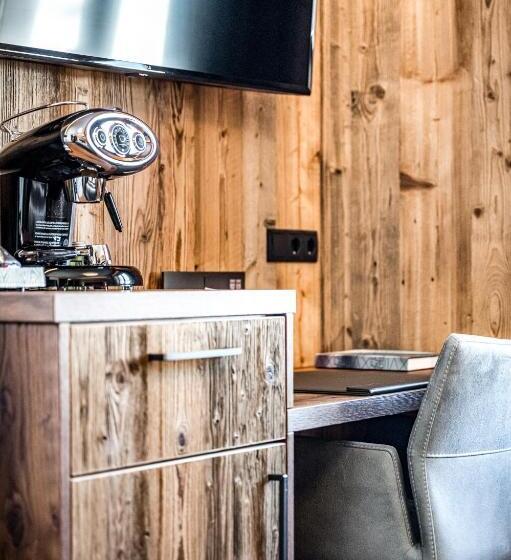 발코니가 있는 프리미엄 룸, Almmonte Sensum Suites Boutique