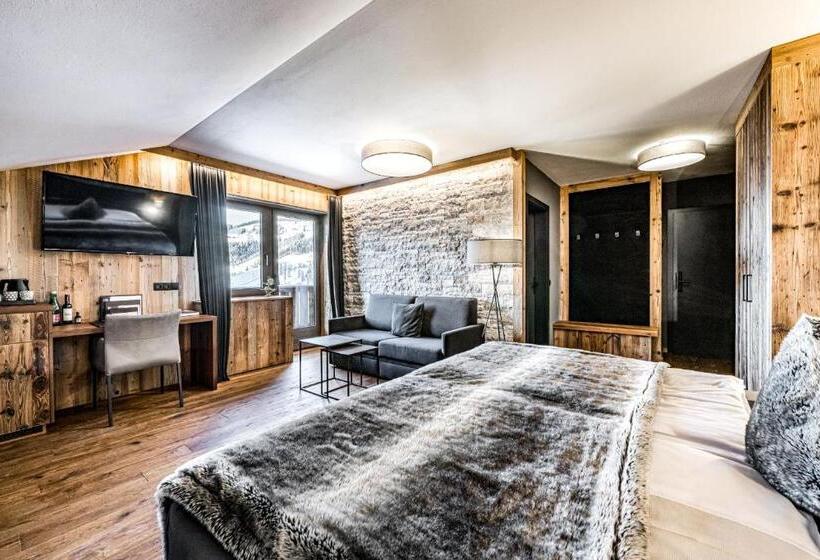 발코니가 있는 프리미엄 룸, Almmonte Sensum Suites Boutique