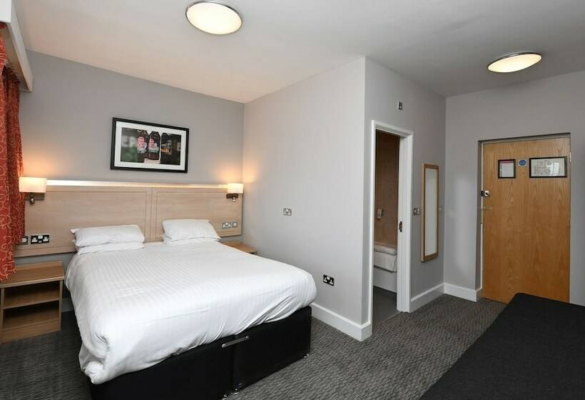 غرفة عائلية, Crown, Droitwich By Marston's Inns