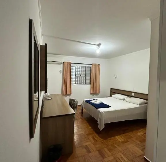 Standard Yhden Hengen Huone, Modena   São José Dos Campos