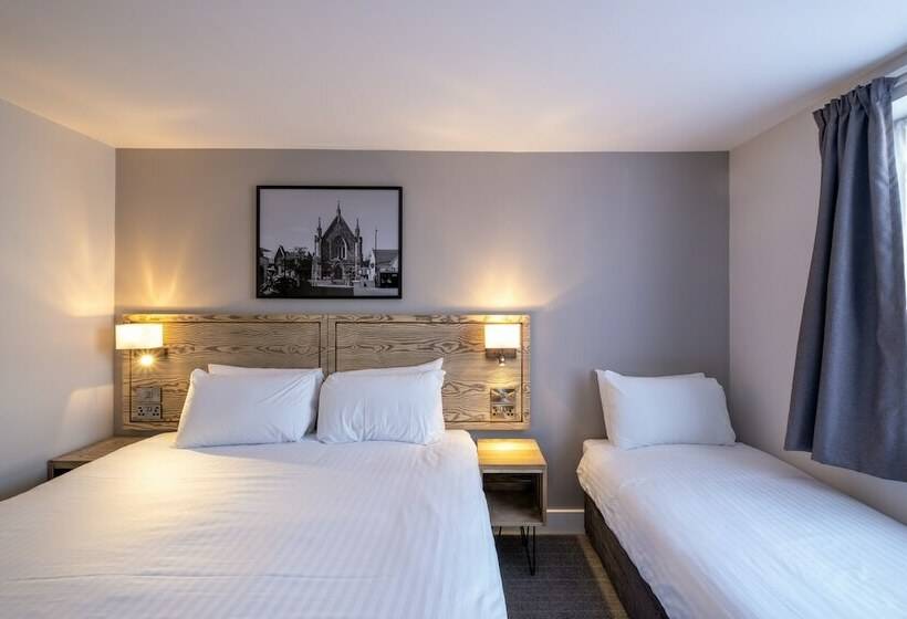 חדר משפחתי, Two Rivers Lodge By Marston’s Inns