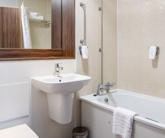 غرفة عائلية, Two Rivers Lodge By Marston’s Inns