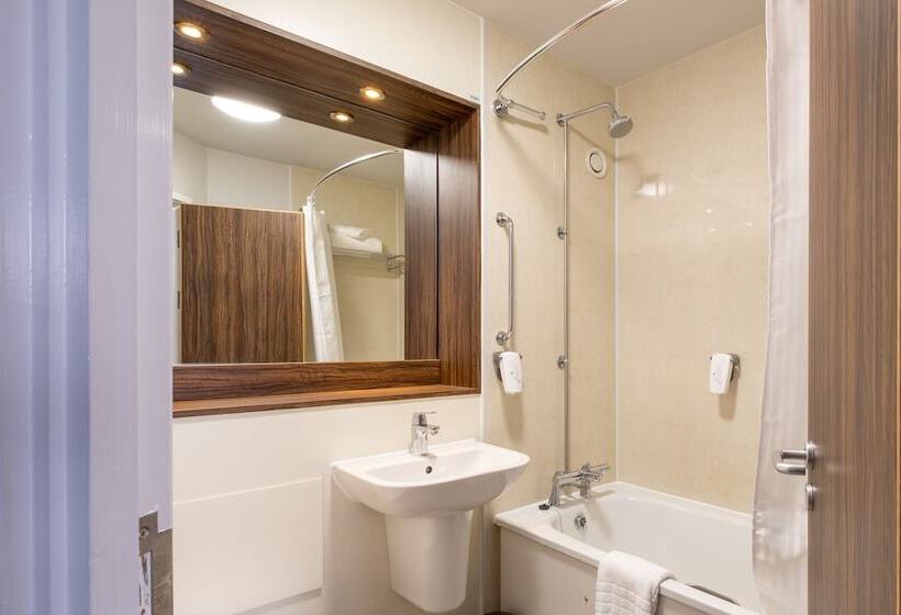 غرفة عائلية, Two Rivers Lodge By Marston’s Inns