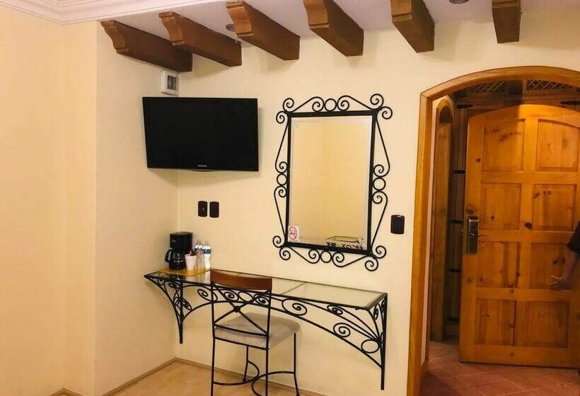 غرفة قياسية, Villa De Cortez