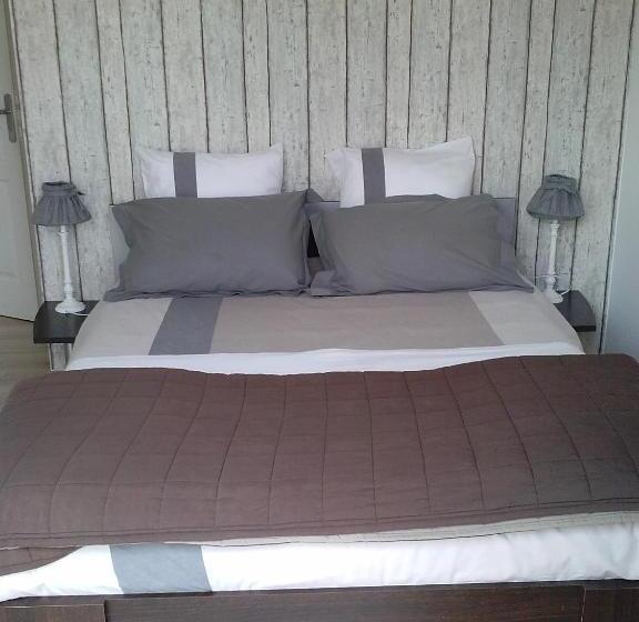 Люкс Вид на Бассейн, Chambre D'hôtes De L'estuaire De Blaye