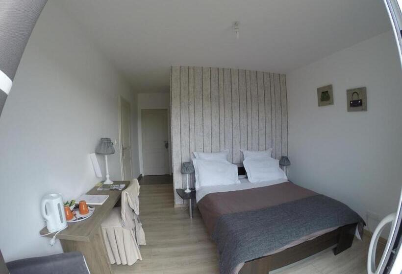 Люкс Вид на Бассейн, Chambre D'hôtes De L'estuaire De Blaye