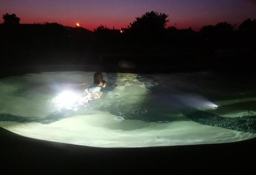 Люкс Вид на Бассейн, Chambre D'hôtes De L'estuaire De Blaye