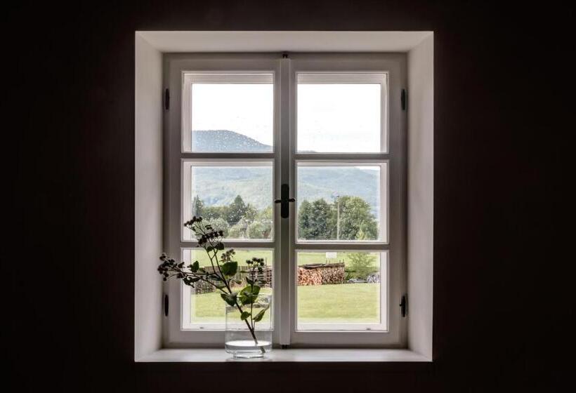 سوییت لوکس, Boutique Hotel Mezi Plutky